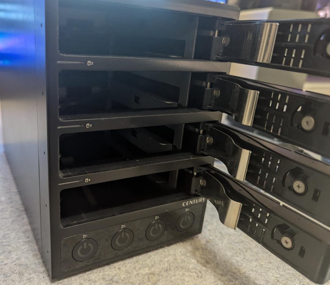 【ジャンク扱い】裸族のカプセルホテル CRCH35U3IS センチュリー