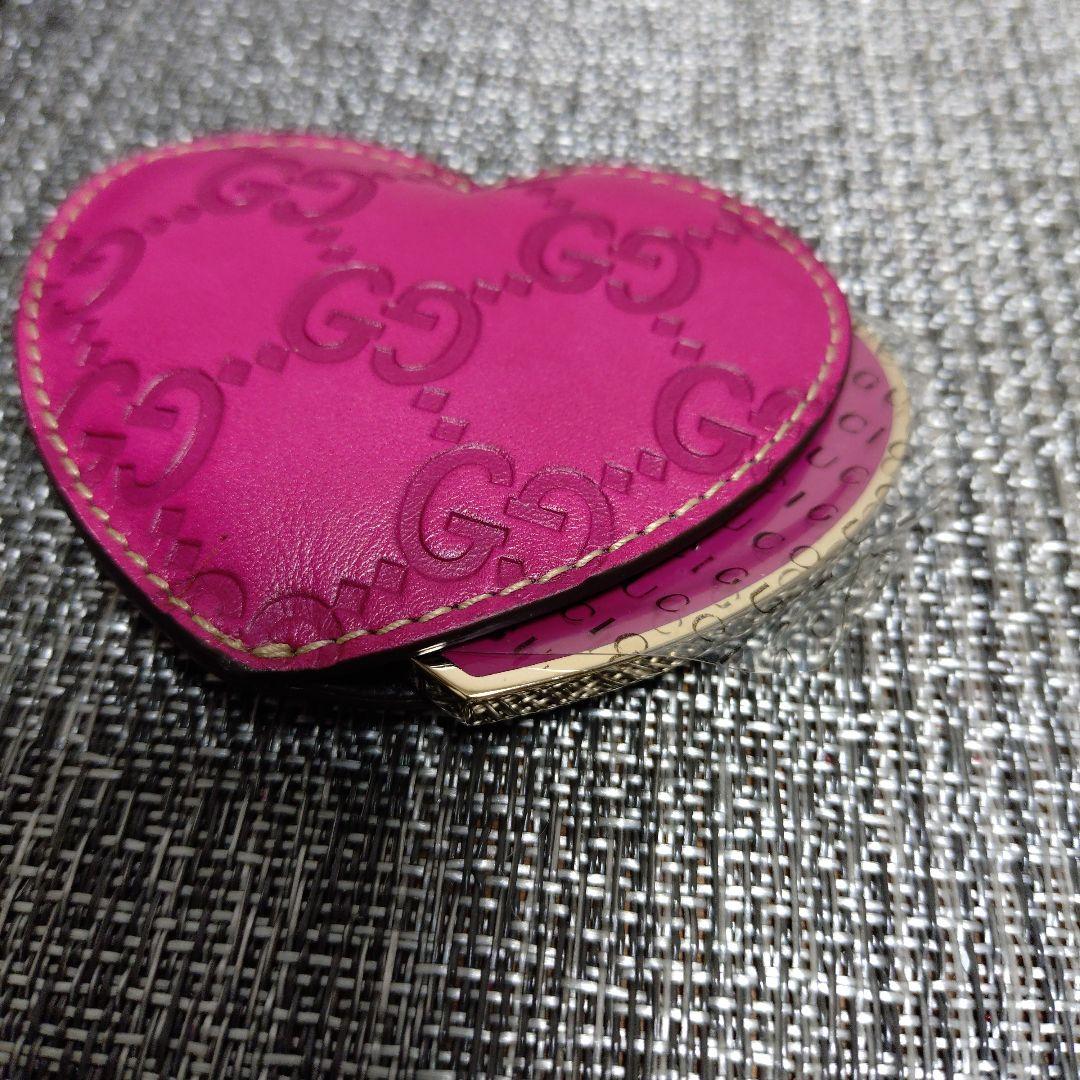 GUCCI ハート型ミラー ピンク ロゴ入り