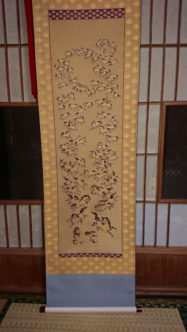 ☆西陣織掛軸、百馬之図(掘り出し物)美品11月30日迄値引き中☆