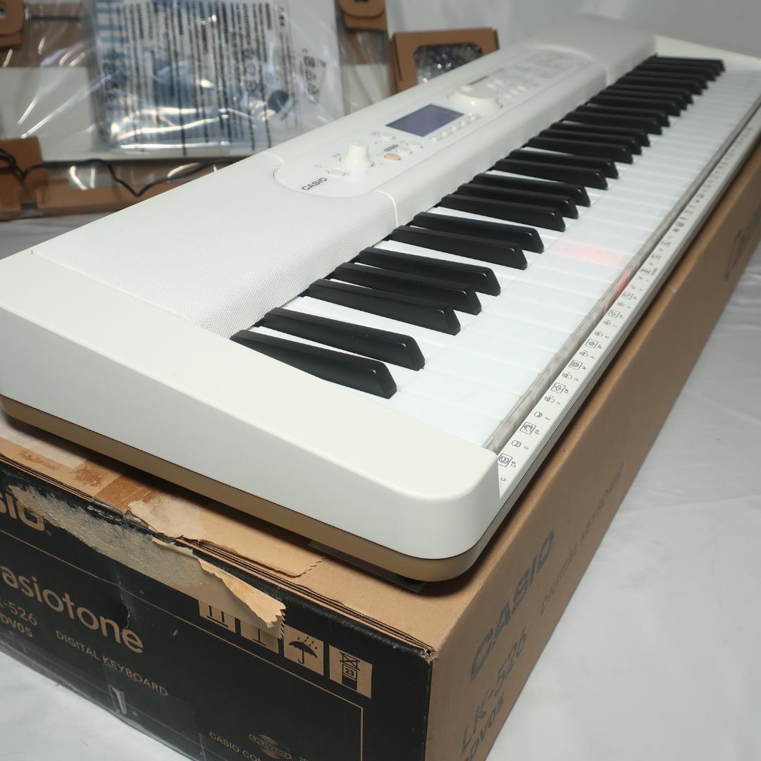 CASIO LK-526 光ナビゲーション キーボード 2022年製 61鍵盤