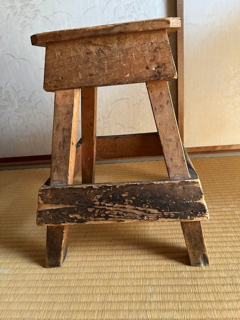 アンティークチェア　無垢材　木製　昭和レトロな学校の椅子　スツール　花台
