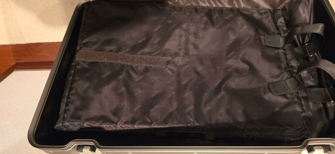 【美品】RIMOWAトパーズチタニウム64L クラシックチェックインM