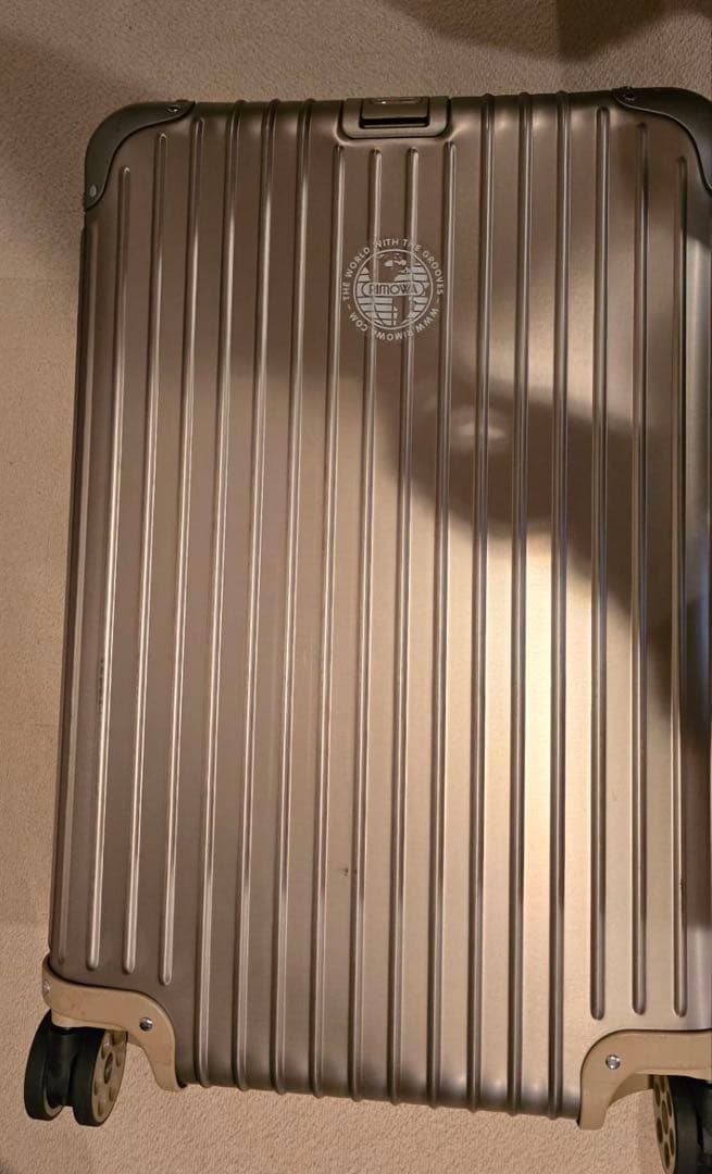 【美品】RIMOWAトパーズチタニウム64L クラシックチェックインM