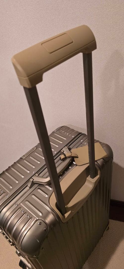 【美品】RIMOWAトパーズチタニウム64L クラシックチェックインM