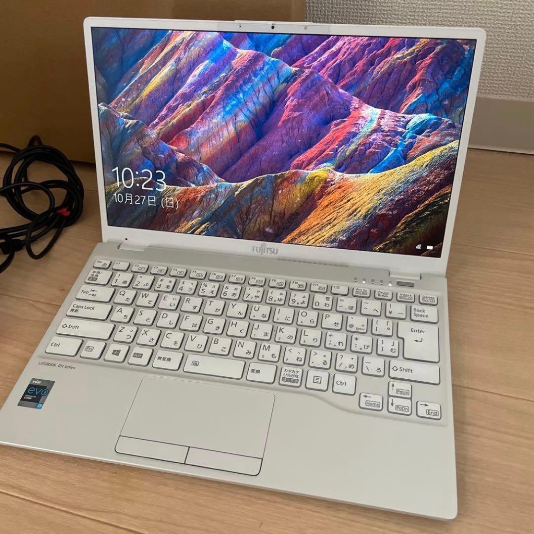富士通 FMV LIFEBOOK UH90/E3 834g
