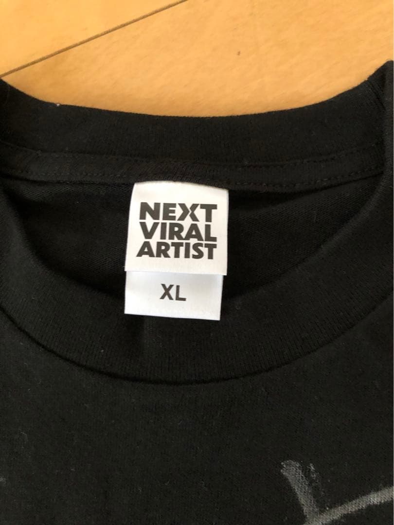 xikersサイン入りTシャツ NEXT VIRAL ARTIST