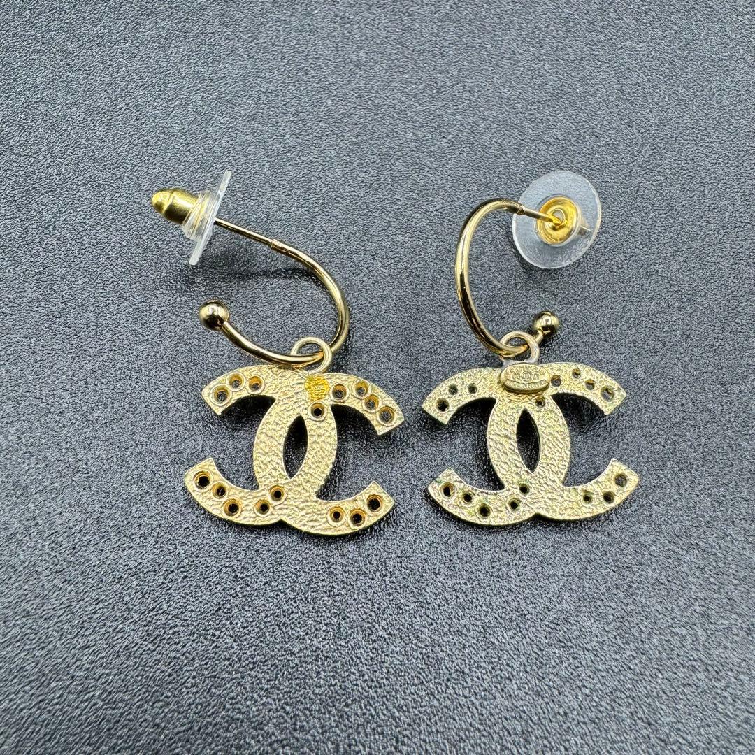 CHANEL ゴールド ココ パンチング スター ピアス