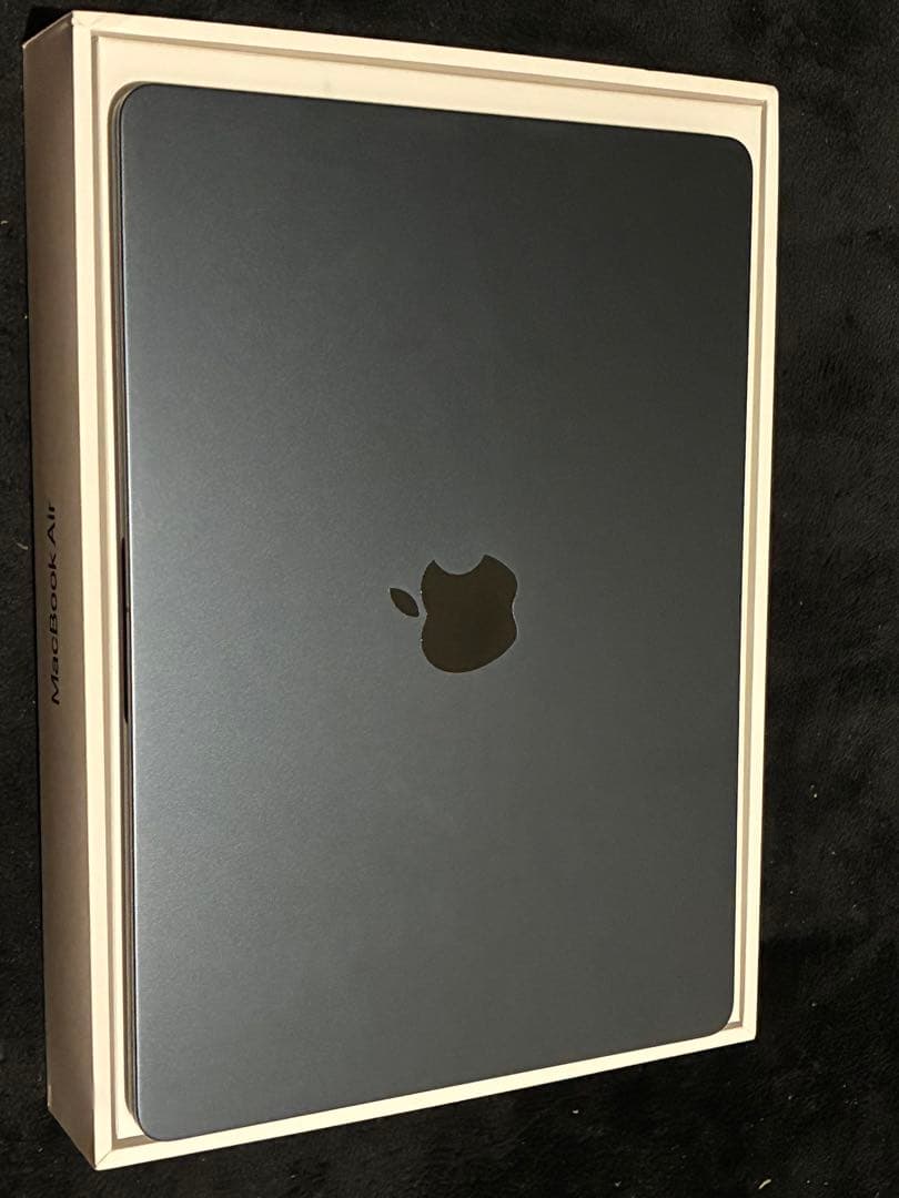 Apple MacBook Air 8G M2チップ搭載13インチ　ミッドナイト