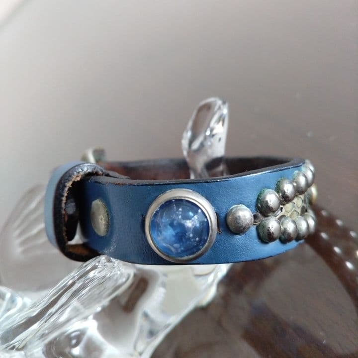 ウルフズヘッド⭐︎15㎜スタッズレザーブレスレット⭐︎ブルー
