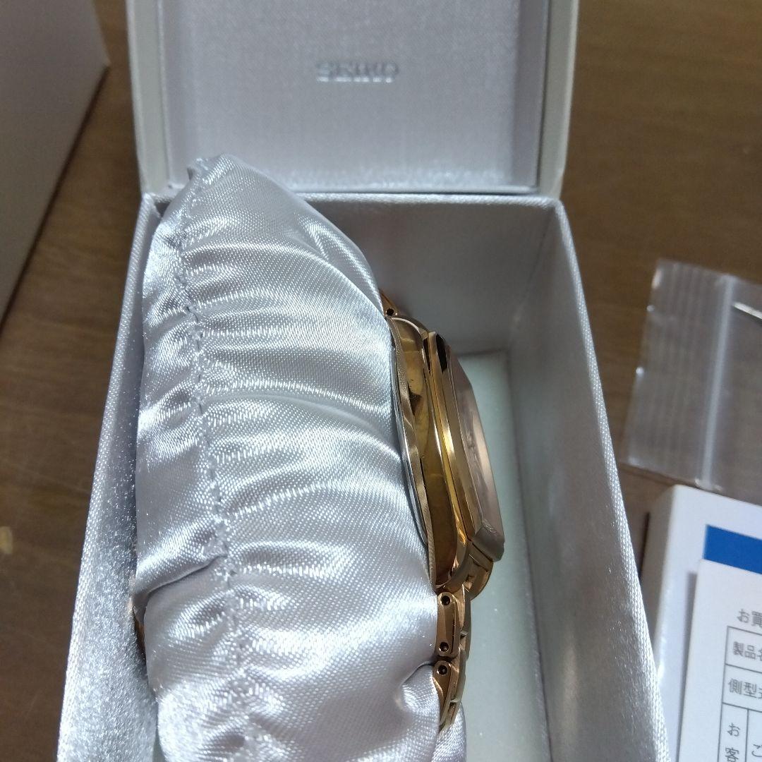 [セイコールキア] 腕時計ソーラー電波　ダイヤ入り文字盤ゴールド　トノー型