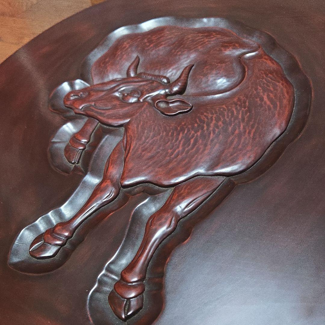 伝統工芸 漆器 鎌倉彫飾皿 和牛の浮彫り 銘有り