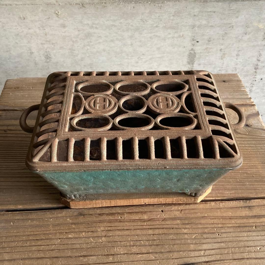 古い火鉢 手炙り 行火 暖房 香炉 蚊取り線香入れ 鉄製 木製台 骨董 レトロ