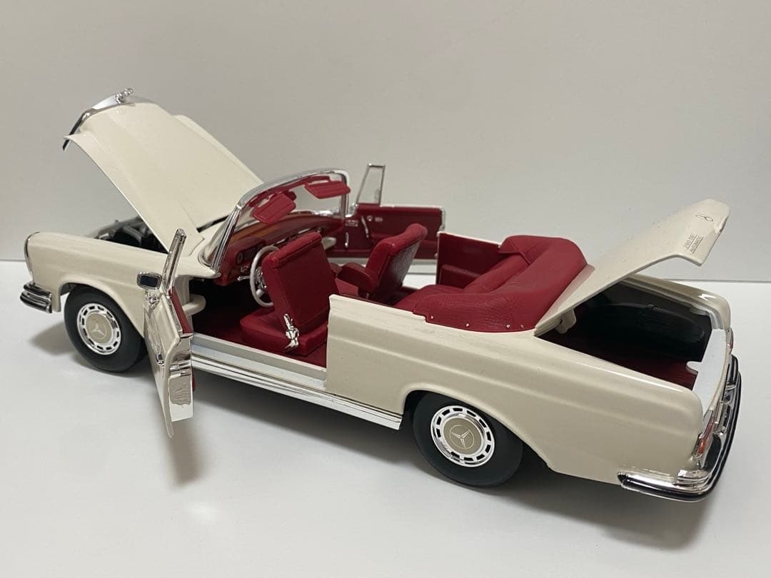 レア！　絶版　1/18 ミニカー　メルセデスベンツ　　280SE オープンカー