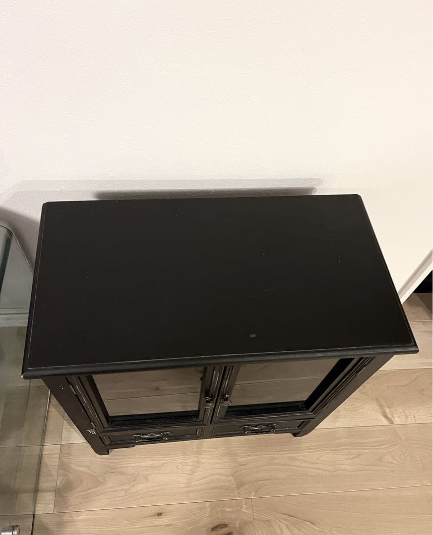 ガラスキャビネット　アンティーク加工　収納　棚サリュsalut!