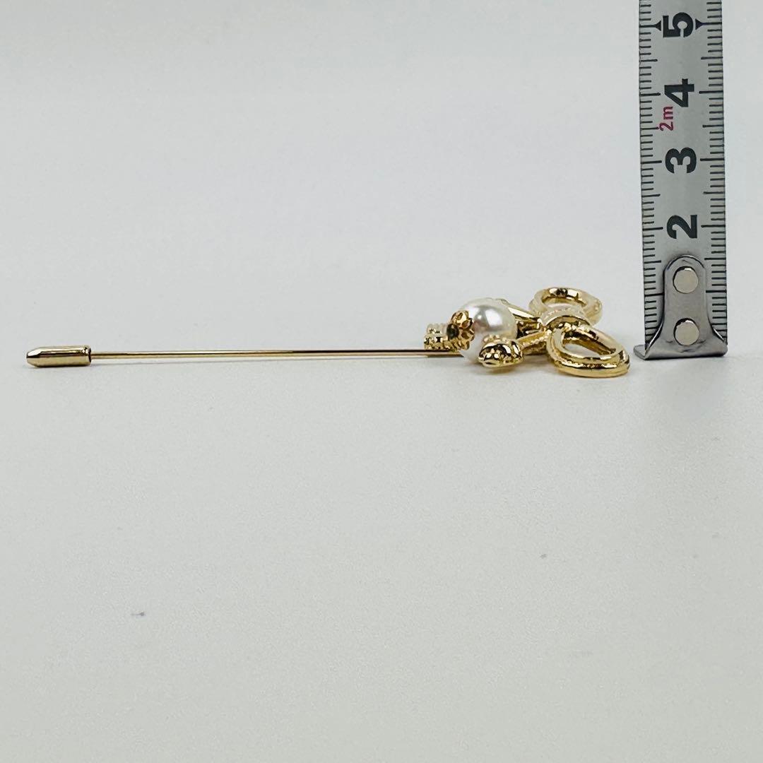 美品　フェラガモ　ゴールドブローチ　ピンブローチ　コサージュ　アクセサリー　ロゴ
