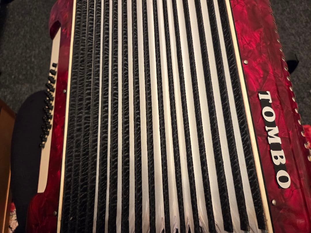 TOMBO アコーディオン T32N レッド 純正ハードケース付き