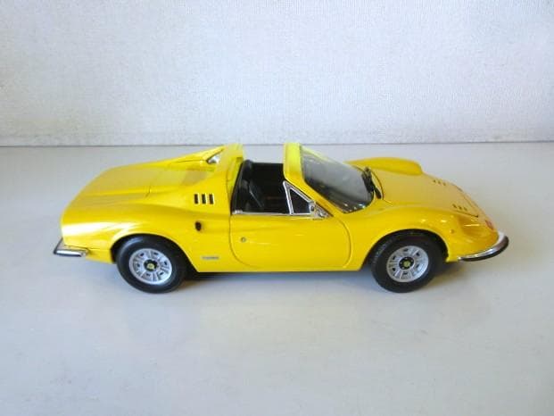 特価 HotWheels 1/18 フェラーリ Dino246GTS イエロー②