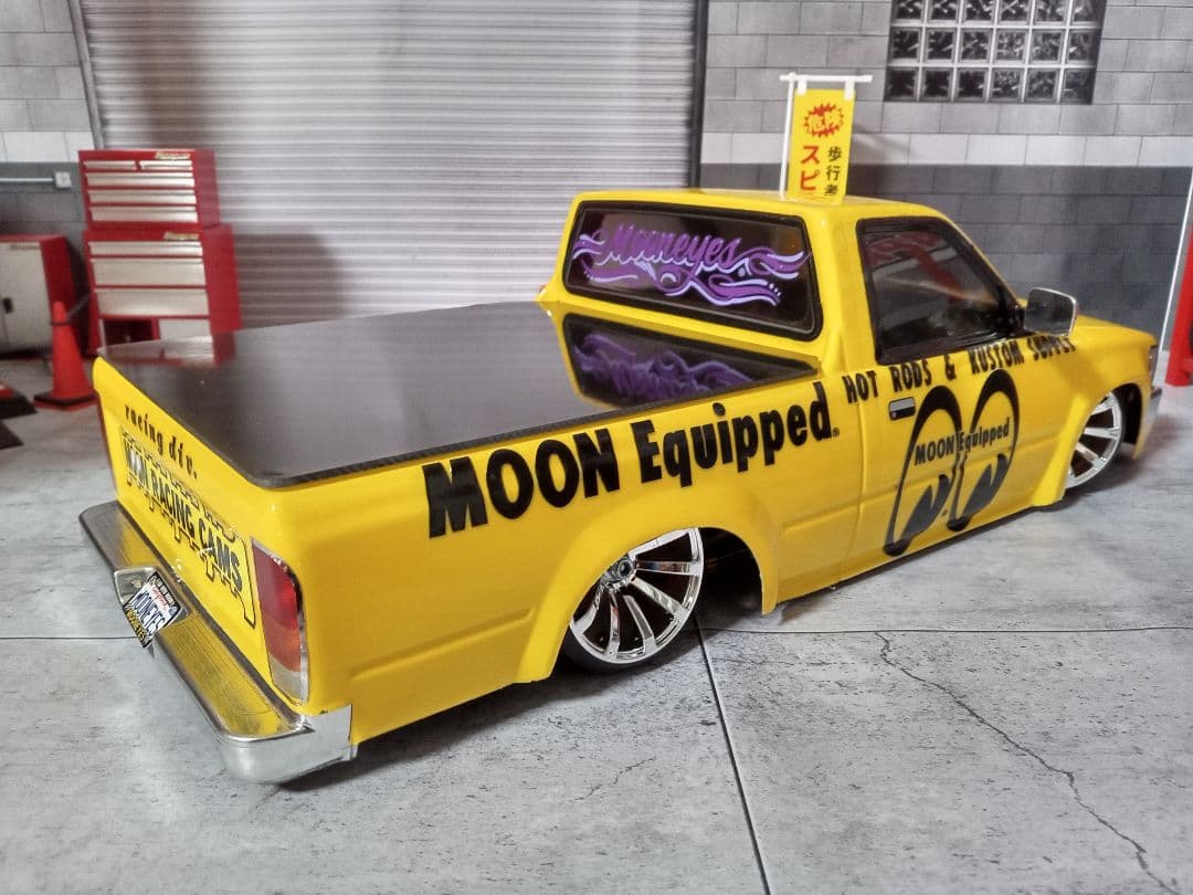 ストリートジャム製 トヨタ ハイラックス80 トラッキン ムーンアイズ仕様♪