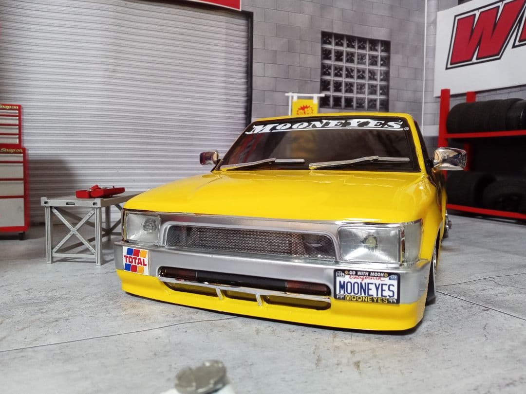 ストリートジャム製 トヨタ ハイラックス80 トラッキン ムーンアイズ仕様♪