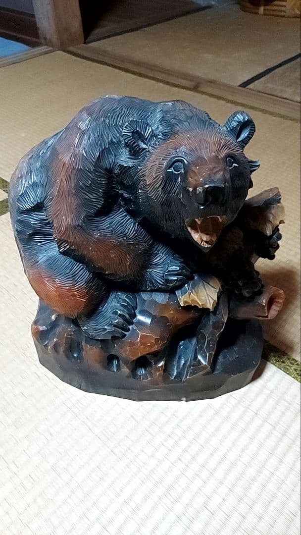 木製クマ彫刻