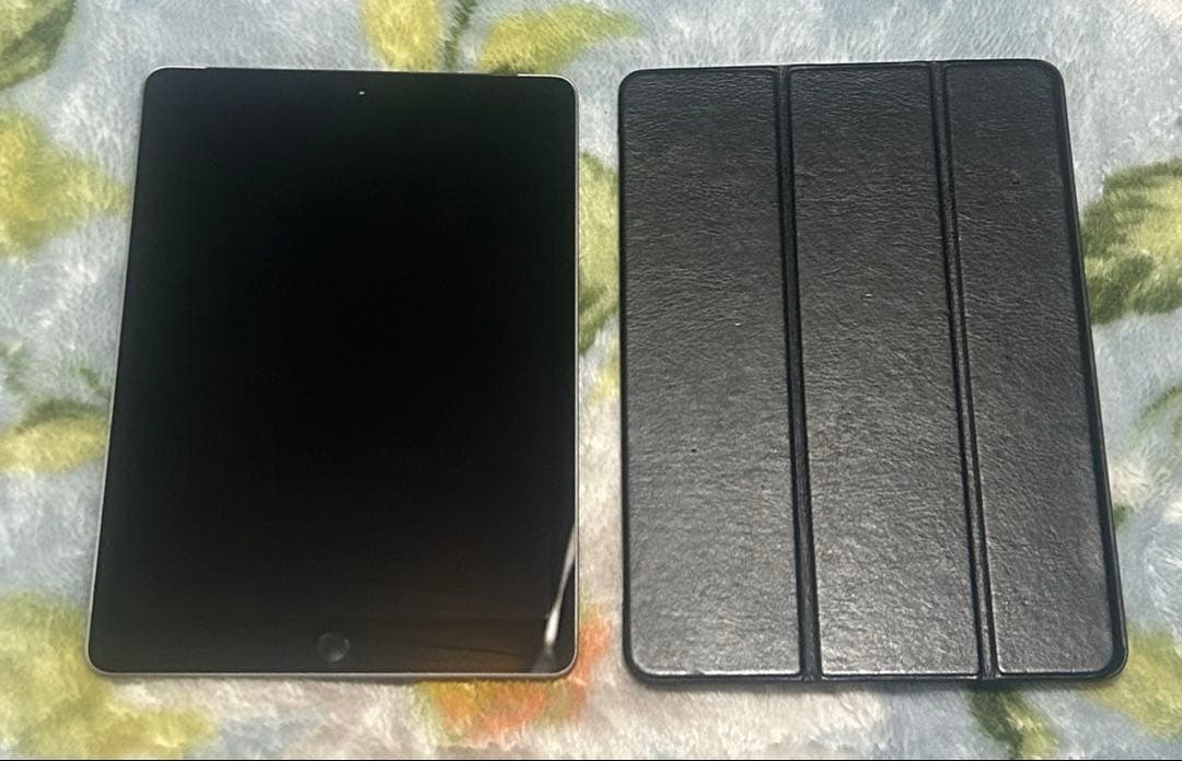 Apple iPad シルバー 本体（第6世代）Wi-Fiモデル