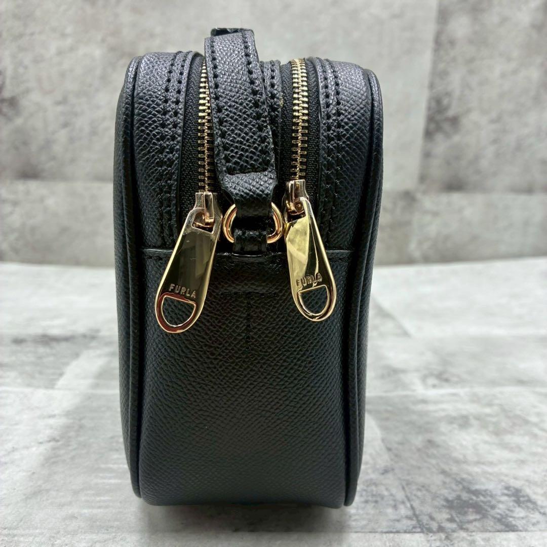 美品 フルラ リリー Wファスナー カメラバッグ ショルダーバッグ クロスボディ