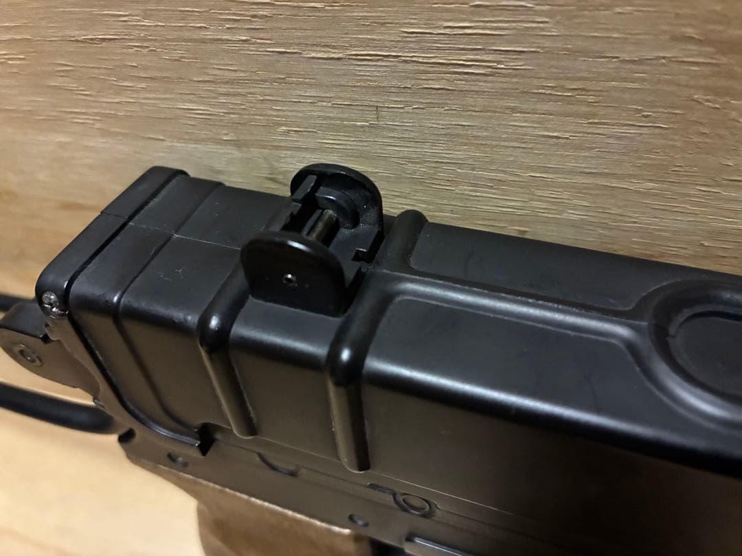 東京マルイvz61 スコーピオン　固定ガスガン デザートイーグル　2丁セット