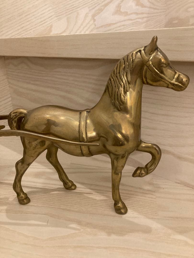 ヴィンテージ真鍮の置物、馬車を引く馬、真鍮の装飾、真鍮製