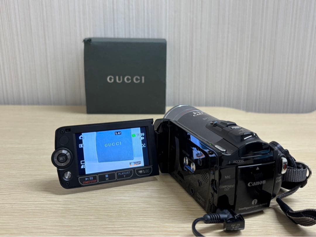 【Canon キャノン iVIS HF20 ビデオカメラ フルHD 15倍】