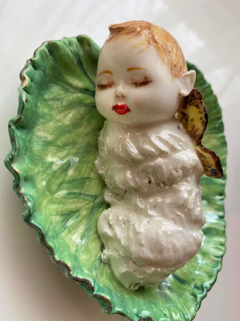 葉の上で眠る妖精 磁器 手作り 一点もの 著名な陶芸家アルヒポヴァの作品