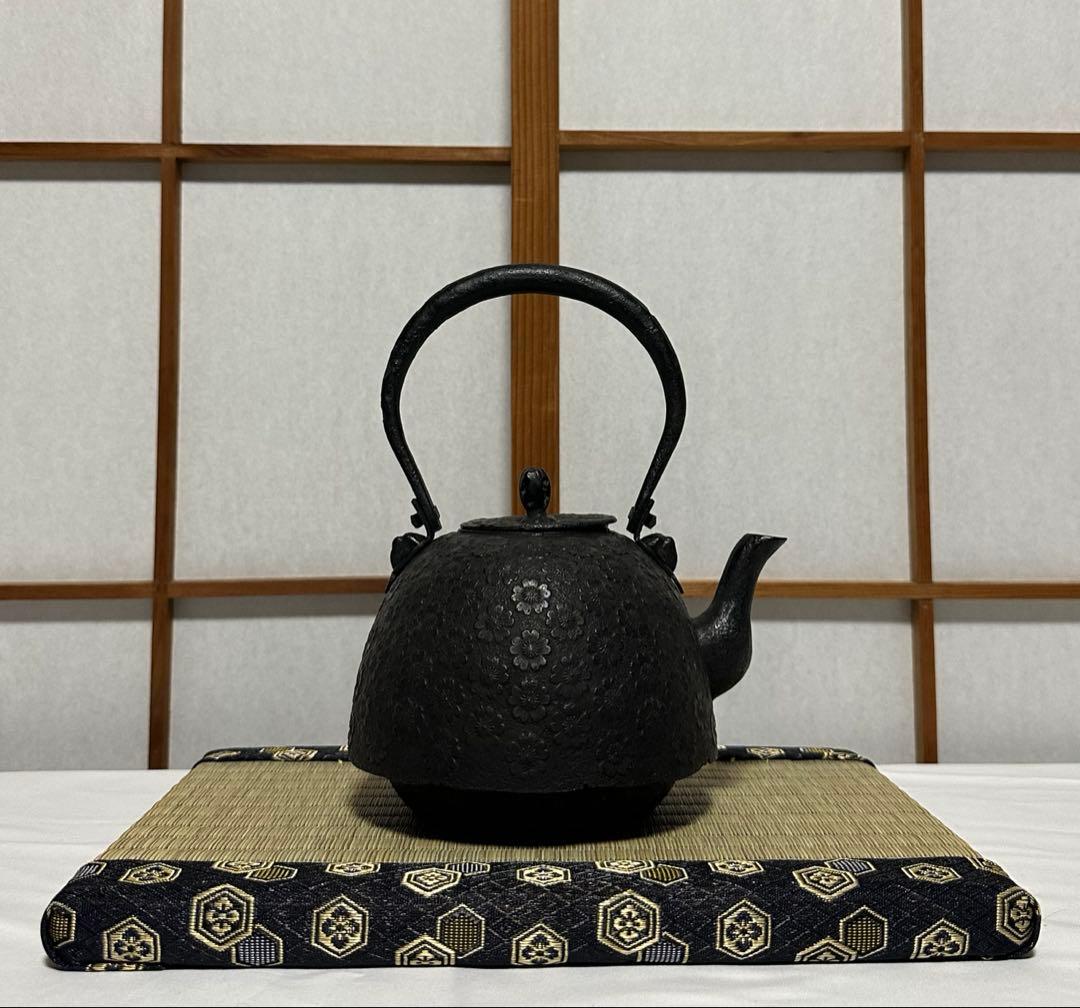 本番盛岡 薫山 南部鉄器 鉄瓶 南部型 桜小紋 1リットル 新品未使用品