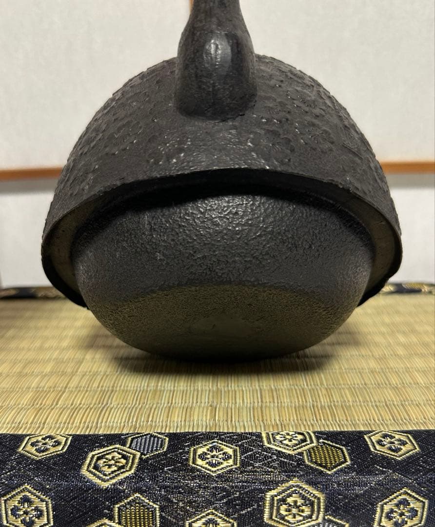 本番盛岡 薫山 南部鉄器 鉄瓶 南部型 桜小紋 1リットル 新品未使用品