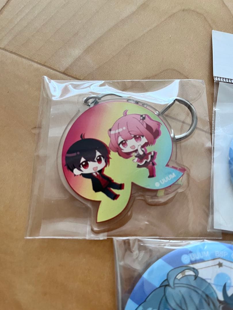 カラフルピーチ　缶バッジ　キーホルダー　セット