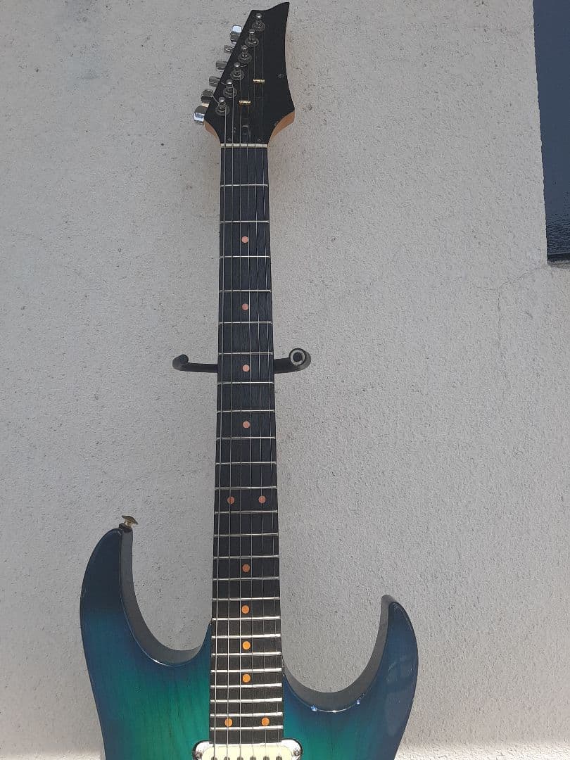 ＤＩＹストラトタイプギター24フレットSSHフロイドローズトレモロユニット搭載