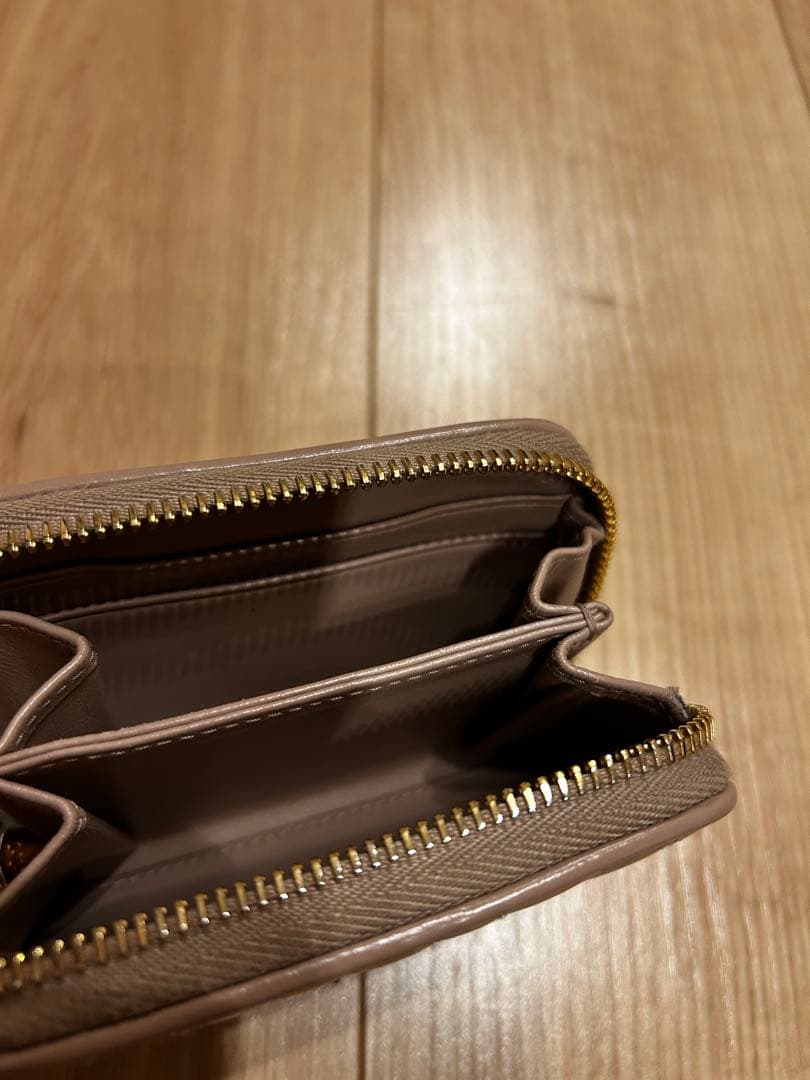 Miu Miu ピンクベージュ キルティング折り財布