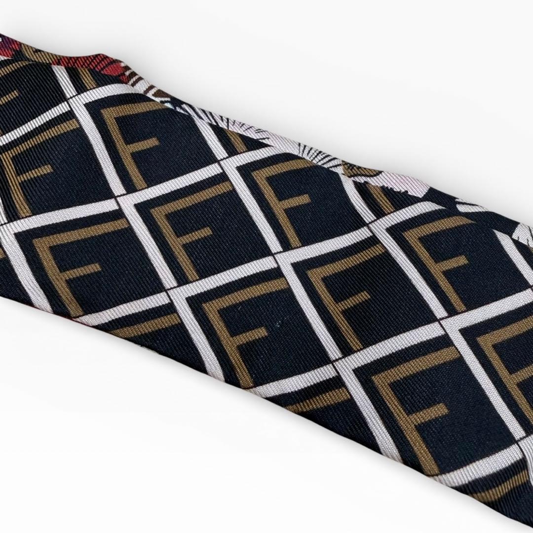FENDI　フェンディ　ズッカ柄　FFロゴ　ラッピー　赤色　マルチカラー