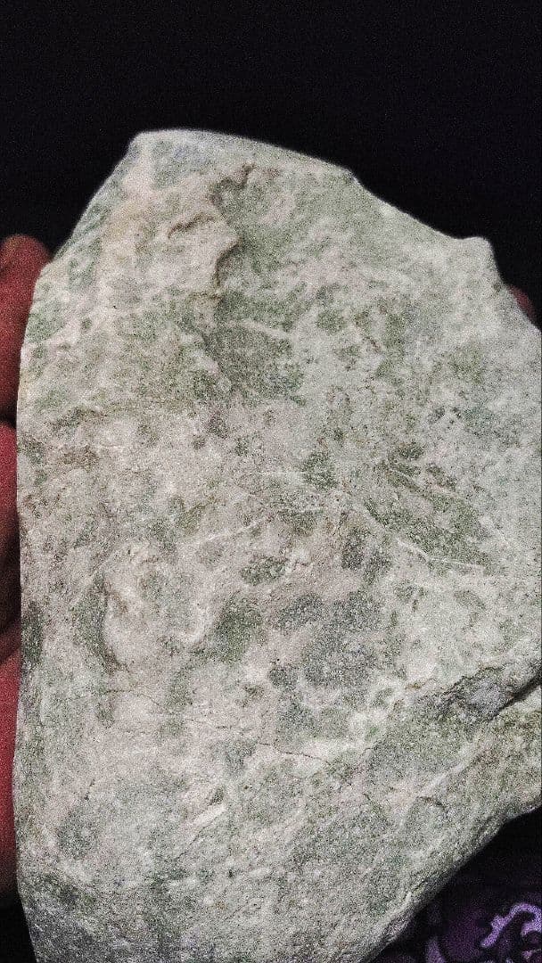 ★翡翠原石★糸魚川硬玉【横川・カット〜磨き❶1.1kg】