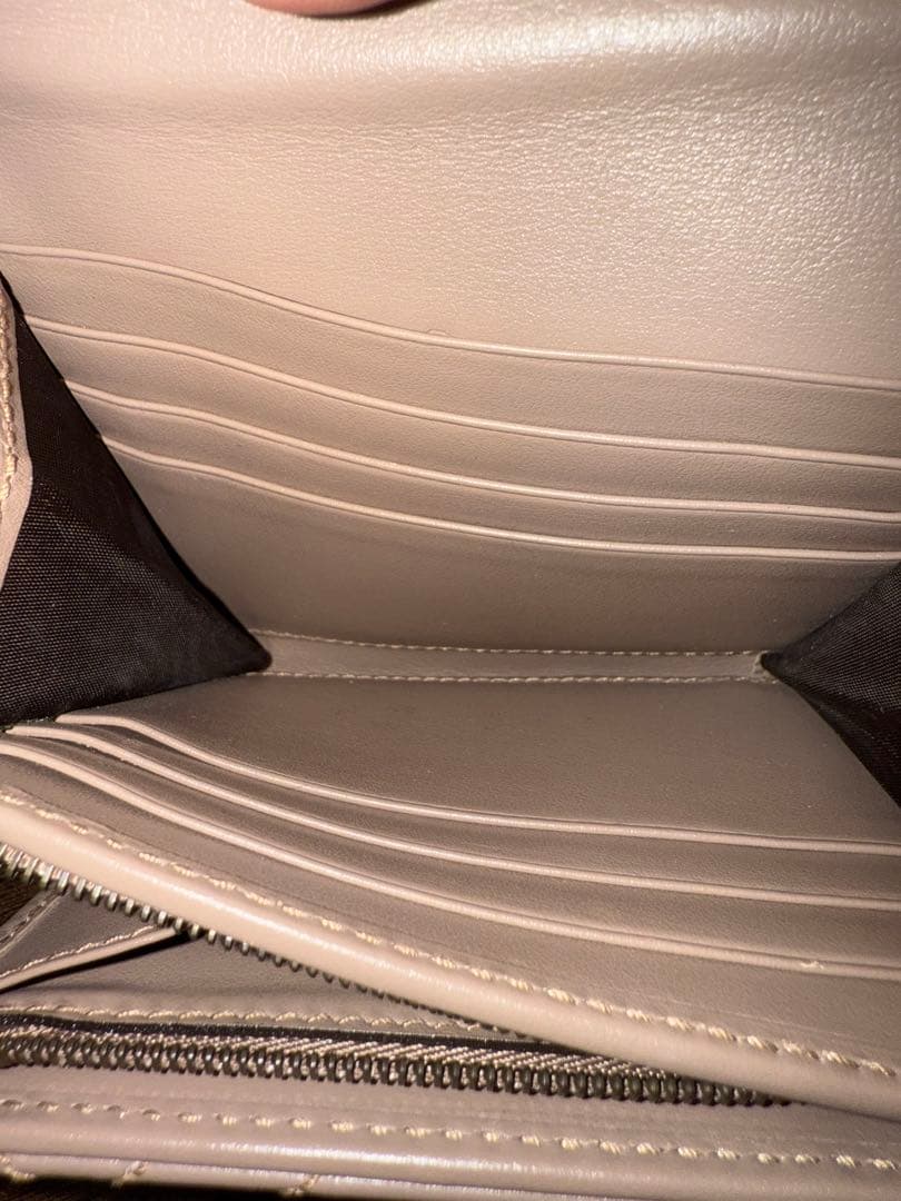 ま*ん様 GUUCI　グッチ GG マーモント 2つ折り財布 598629 53