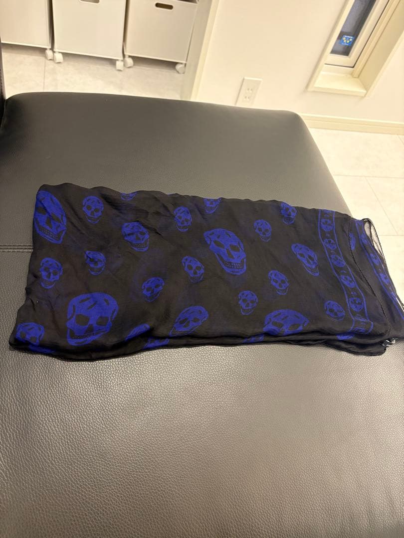 ALEXANDER McQUEEN アレキサンダーマックイーン　スカルスカーフ