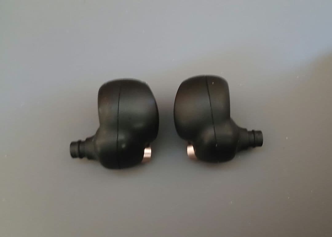 SONY　WF-1000XM4　ワイヤレス　ノイズキャンセリング　イヤホン　③