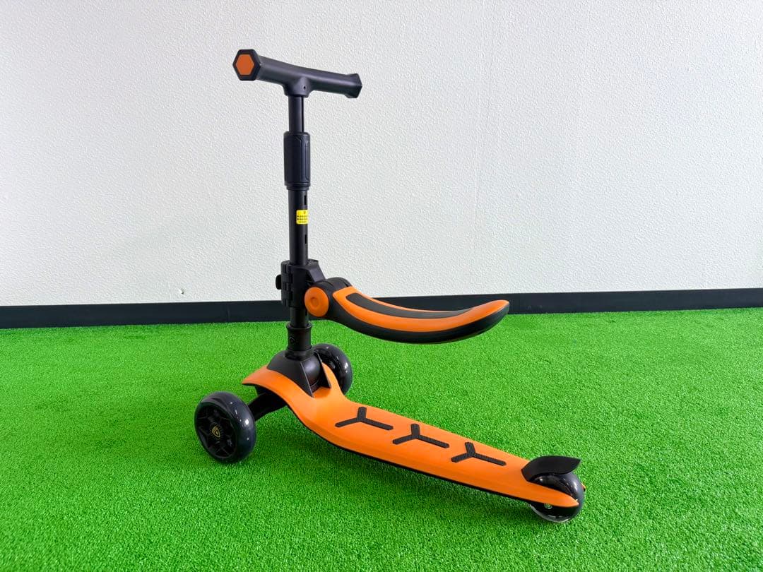 未使用品 ランボルギーニ 三輪キックスクーター｜着脱式シート付き・高さ調整可能