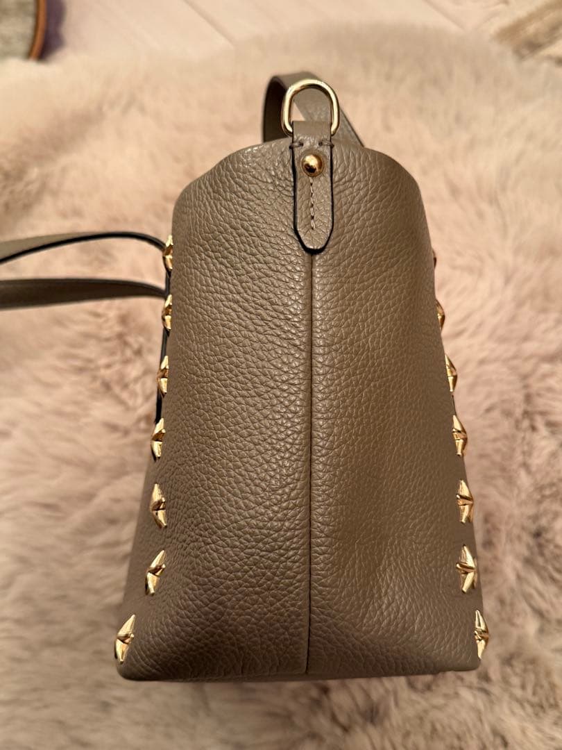 美品 Jimmy Choo Mini Sara スタッズ トート 保存袋付