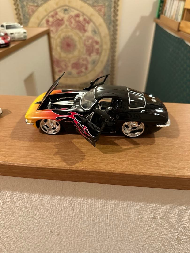 1/24コルベット ミニカー 黒とオレンジのフレイムデザイン