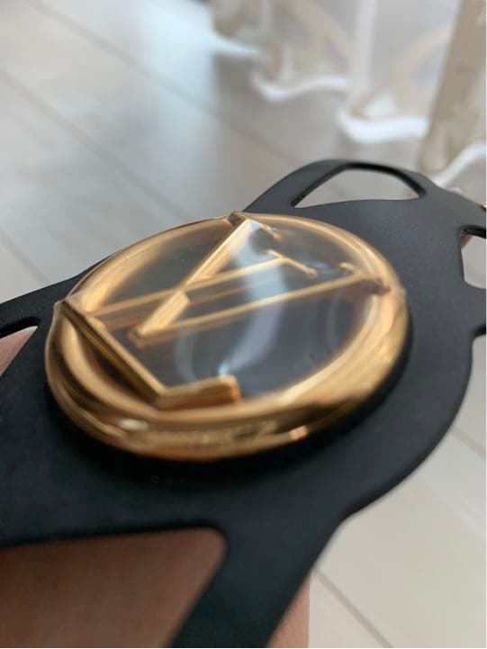 VUITTON iPhoneケースアクセサリー　定価12万8000円