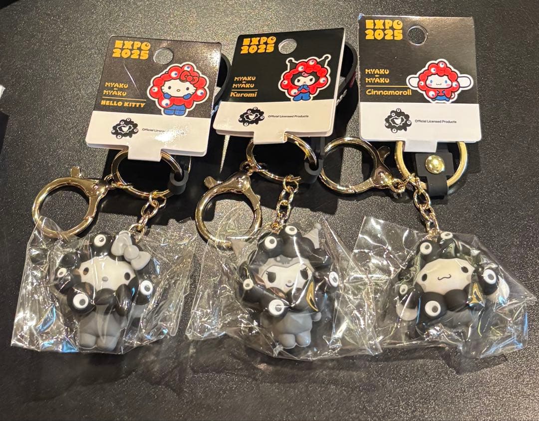 【キティ クロミ シナモン】サンリオ　黒ミャクキーホルダー　万博