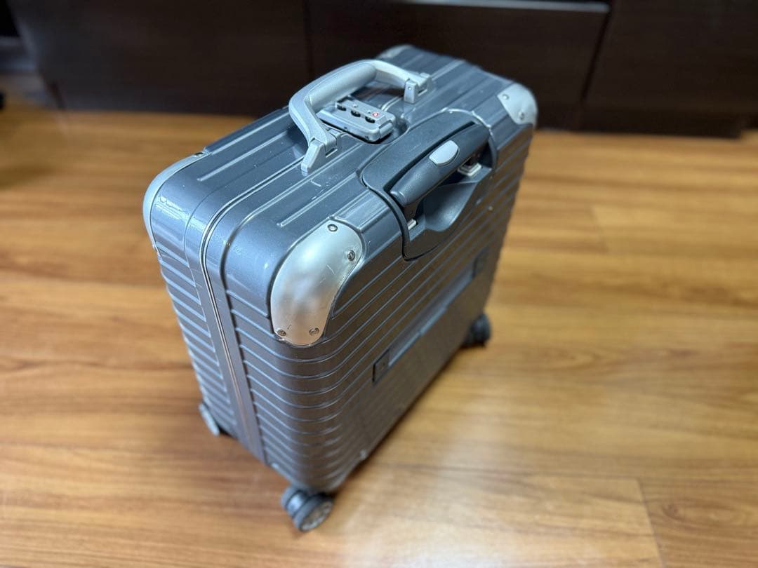 リモワ　キャリーバック　LIMBO 27L 機内持ち込みサイズ