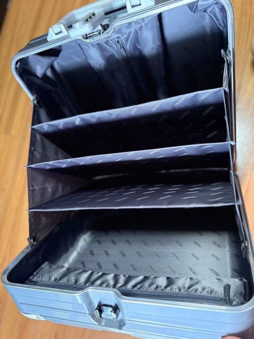 リモワ　キャリーバック　LIMBO 27L 機内持ち込みサイズ