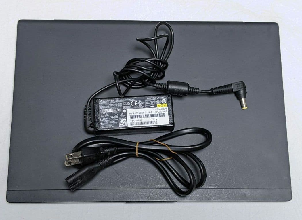 [FMV]LIFEBOOK UH90改 (八世 i5/16G/SSD256G)