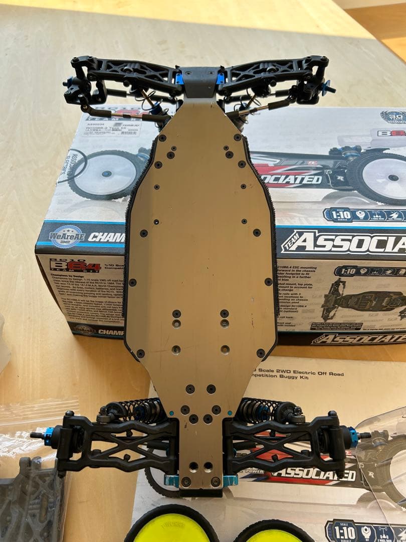 Associated RC10B6.4 アソシエイテッド　バギー