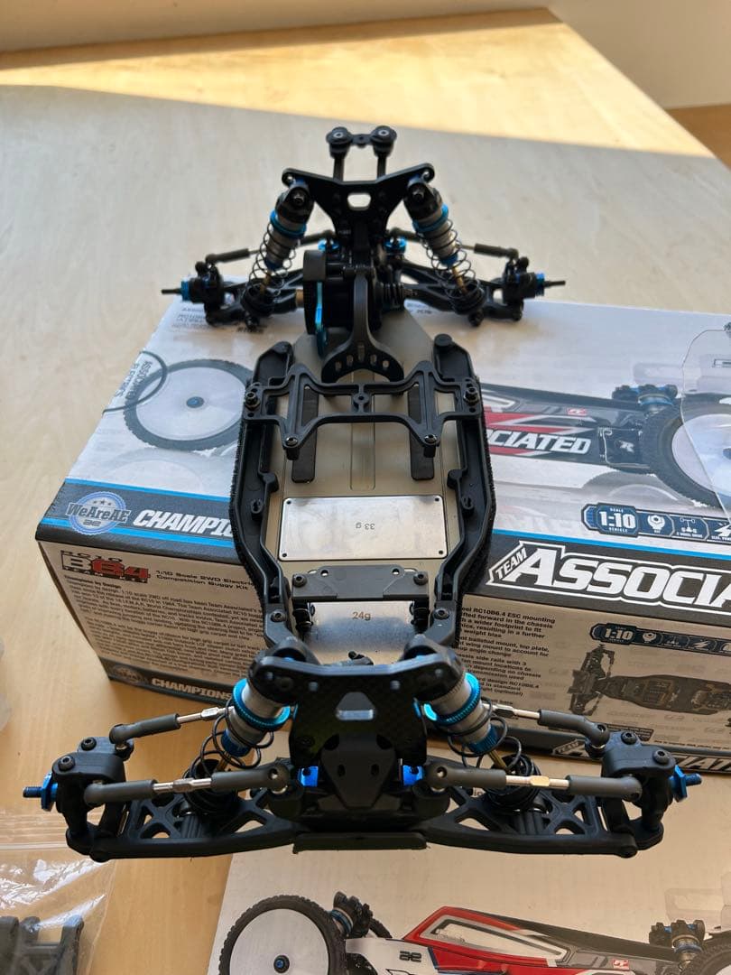Associated RC10B6.4 アソシエイテッド　バギー